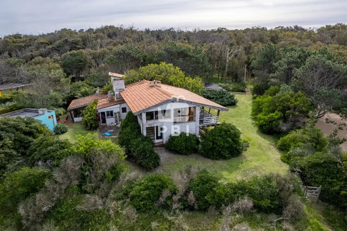 Casa En Primera Linea Al Mar, Bahía Del Pinar - Ref : Pbi12502