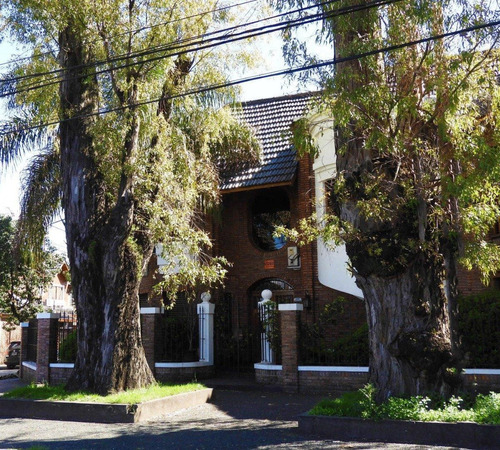 Casa  En Venta Ubicado En Ciudad Jardin, Tres De Febrero, G.b.a. Zona Oeste