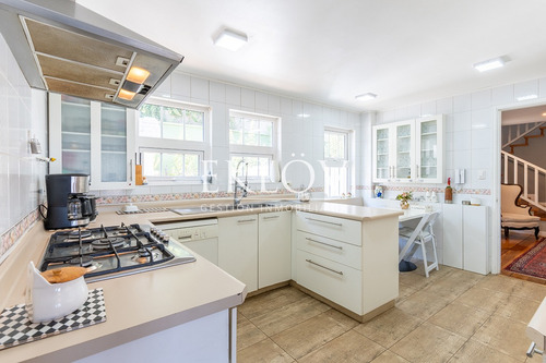 Casa De Lujo En Bosque De Montemar, 8d+6b, 1050 M²