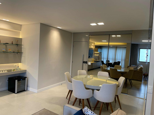 Apartamento Com Acabamento Em Alto Padrão.