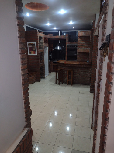 Casa En 2 Plantas Con 3 Dormitorios Y Garage