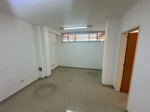 Oficina Comercial Con 2 Despachos En El Centro De Monte Grande!!!