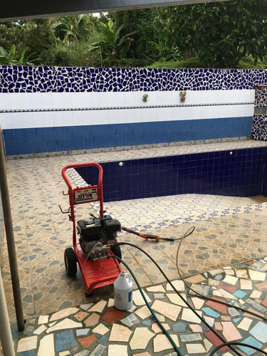 Imagen 1 de 4 de Lavado A Presión De Pisos Paredes Techos Equipo Pesado Y Más