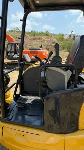 Miniexcavadora Caterpillar 305 Modelo 2019