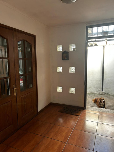 Vende Casa En Ñuñoa Sector Eliecer Parada/ El Bosque
