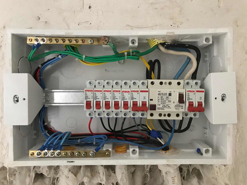 Imagem 4 de 10 de Montagem De Painéis Elétricos E Instalações Elétricas.