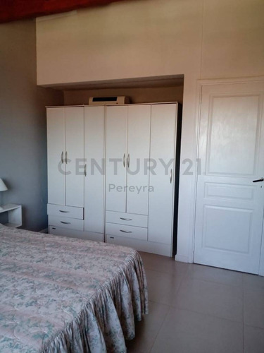 Imagen 15 de 25 de Paseo 137 E/1 Y 2 Villa Gesell, Departamento Amueblado En Venta De 2 Dormitorios