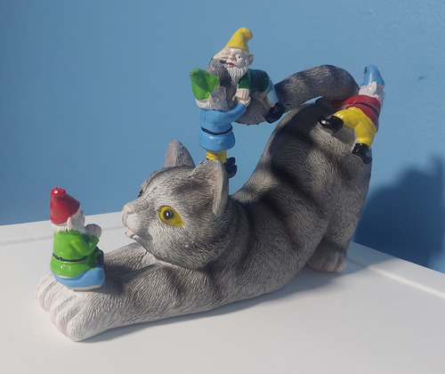 Enanos De Jardín Paseando En Un Gato (15cm)