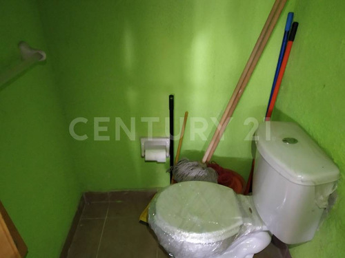 Local En Venta Paseos De San Isidro, San Juan Del Río, Querétaro.
