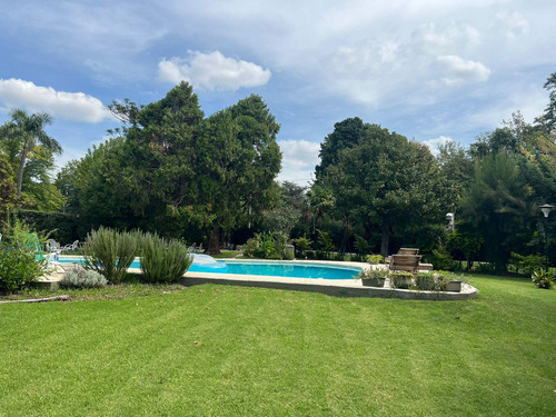 Venta Casa Quinta Pileta Parrilla Parque Arbolado En Barrio El Trebol.