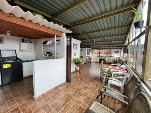 Casa En Venta En El Tesoro. Cod V1119