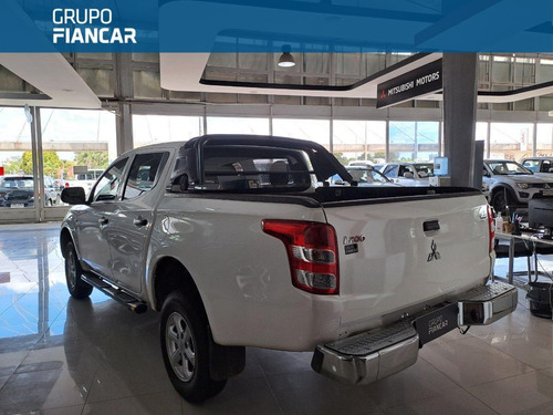 Imagen 4 de 14 de Mitsubishi L200 4x4 Turbo Diesel 2020