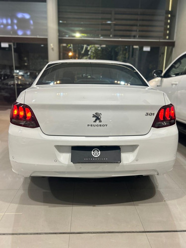 Peugeot 301 1.6 Allure Plus Tip