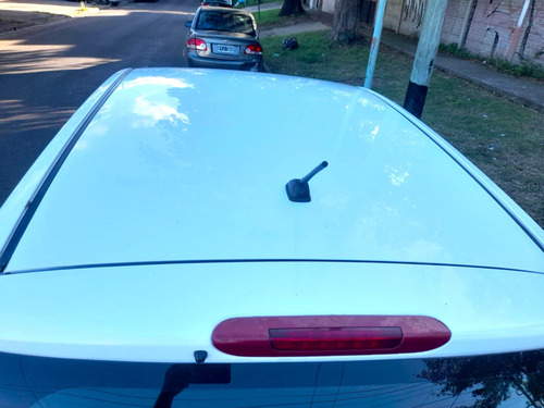Nissan Tiida 1.8 Visia 5 p