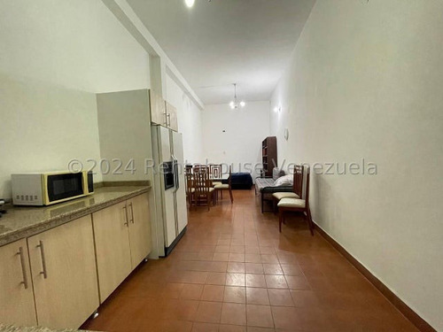 Gran Local Comercial Con Deposito En Venta En Av Bolivar De Maracay Db 24-17385