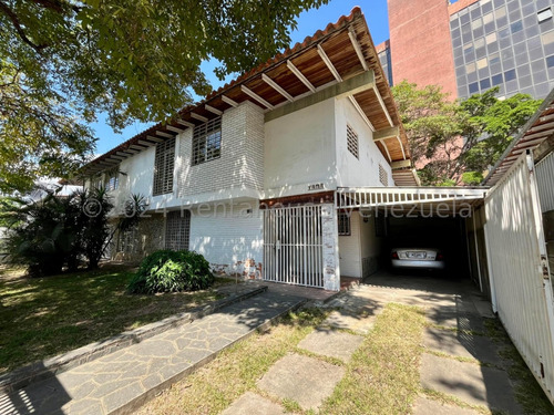 Casa En Venta Urb. San Roman Caracas. 24-24601 Yf