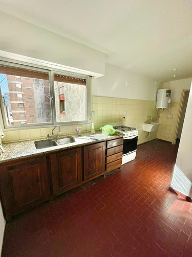 Imagen 5 de 9 de Vendo Departamento De 3 Dormitorios En Barrio Centro