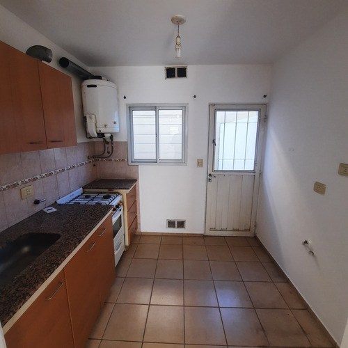 Imagen 7 de 15 de Duplex 2 Dormitorios Con Cochera, Pileta Y Quincho