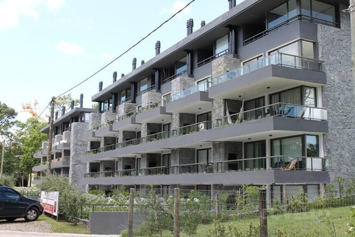Imagen 26 de 30 de Venta Apartamento Unique ! 1 Dormitorio Con 2 Baños, Piso Alto Al Frente ! Se Vende Equipado !!!