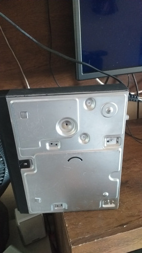 Imagem 3 de 6 de Aparelho De Dvd LG Com Controle Remoto Pequeno