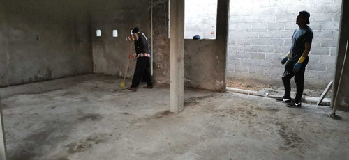 Terreno Con Construcción De Un Piso