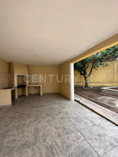 Casa De 1 Piso En Colonia Centro En Parral, Chihuahua