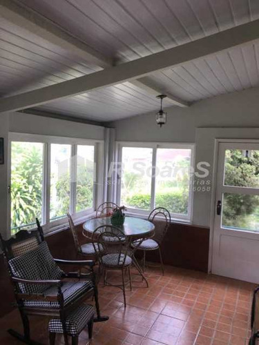 Imagem 1 de 15 de R Soares Vende!!! Excelente Casa Salas Dois Quartos Com Churrasqueira,, Lavanderia, Jardim Fruteiras.ótima Localização No Parque Imperial Nova Friburgo. - Jcca30028