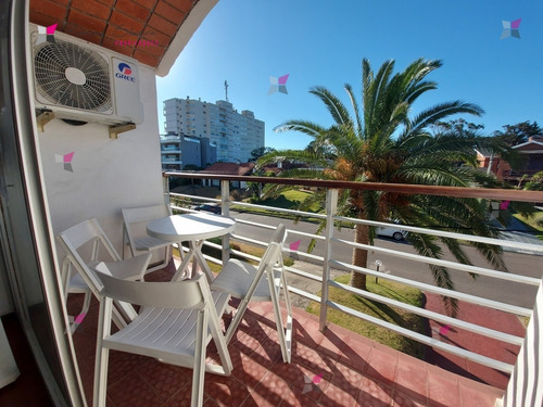 Muy Lindo Apartamento En Venta A Metros De La Playa - Ref: 9486