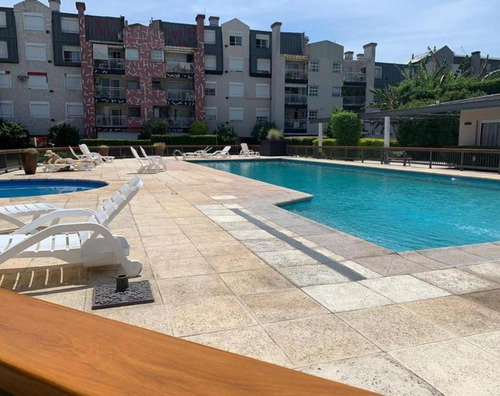 Departamento De 2 Ambientes En Complejo Habitacional De Oliden