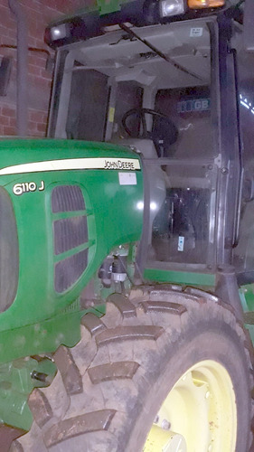 Trator John Deere 6110j Ano 2014