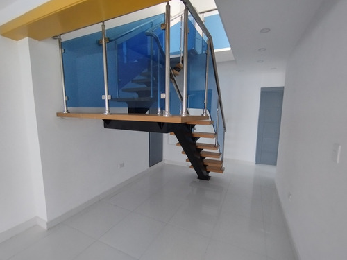Se Vende Amplio Y Hermoso Penthouse En Vista Hermosa