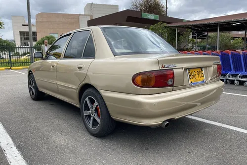 Mitsubishi Lancer 1.3 Gl 4 p