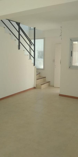 Dúplex En Venta - 2 Dormitorios 1 Baño - Cochera - 83 Mts2 - Los Hornos, La Plata