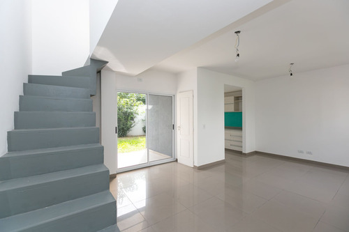 Venta Duplex Casa C/ Patio Cochera - Permuta