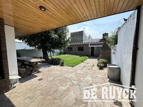 Chalet En Pleno Barrio Los Cedros