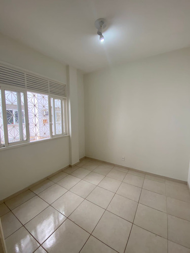 Imagem 2 de 17 de Apartamento Para Alugar Na Rua Bulhões De Carvalho, Copacabana, Rio De Janeiro - Rj - Liv-23056