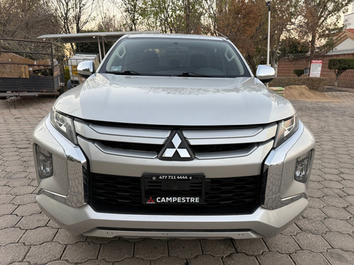 Mitsubishi L200 2.4 Cabina Doble 4x2 Mt