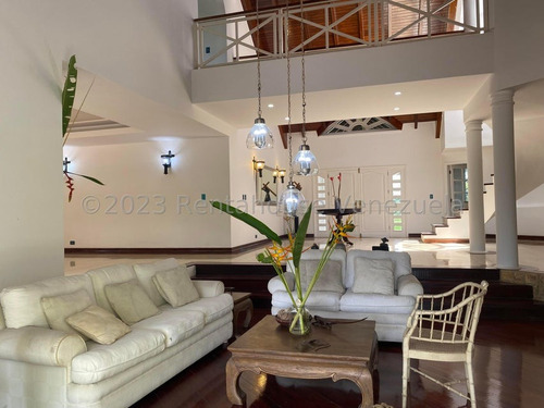 Casa En Venta En Alto Hatillo Terraza Areas Sociales Caracas Angela Tochon