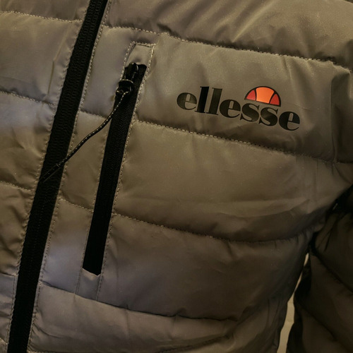Chamarra Marca Ellesse Talla Small Color Gris/plata (Usado)