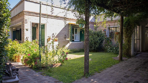Imagen 7 de 20 de Casa Con Pileta A Pocas Cuadras Del Centro De Lobos