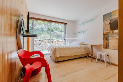Casa En Venta De 5 Dorm. En Sector La Reserva Chicureo