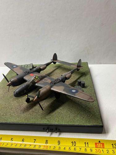Avión P-38 Caza Bombardero A Escala 1:48, Como Nuevo, (Usado)