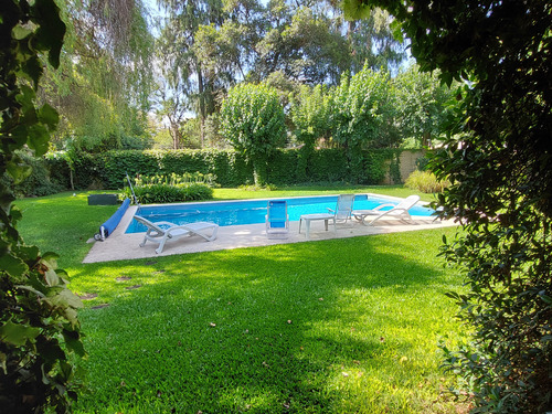 Destacado Chalet En Parque Leloir