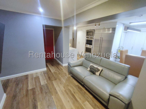 Amplio, En Exclusiva Ubicación, Con Terraza Y Bella Vista. 25-20938