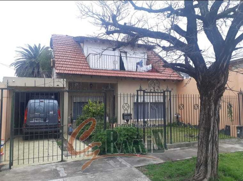 Imagen 1 de 14 de Casa + Departamento En Venta Saldan 1400 Ituzaingo