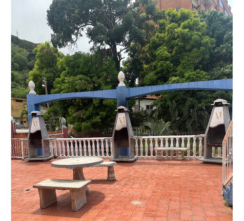 Apartamento En La Guaira Con Piscina