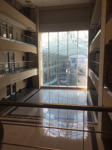 Imagen 4 de 7 de Oficina Con Acabados De Lujo Torre El Cristal