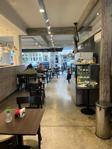 Fondo De Comercio A La Venta Bar- Heladeria - Cafeteria En Pleno Villa Del Parque