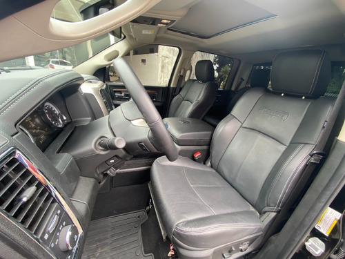 Ram 1500 Laramie V8