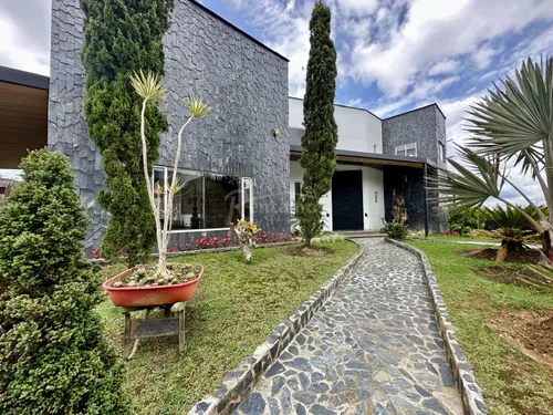 Casa En Arriendo En Altos Del Escobero. Cod A776054